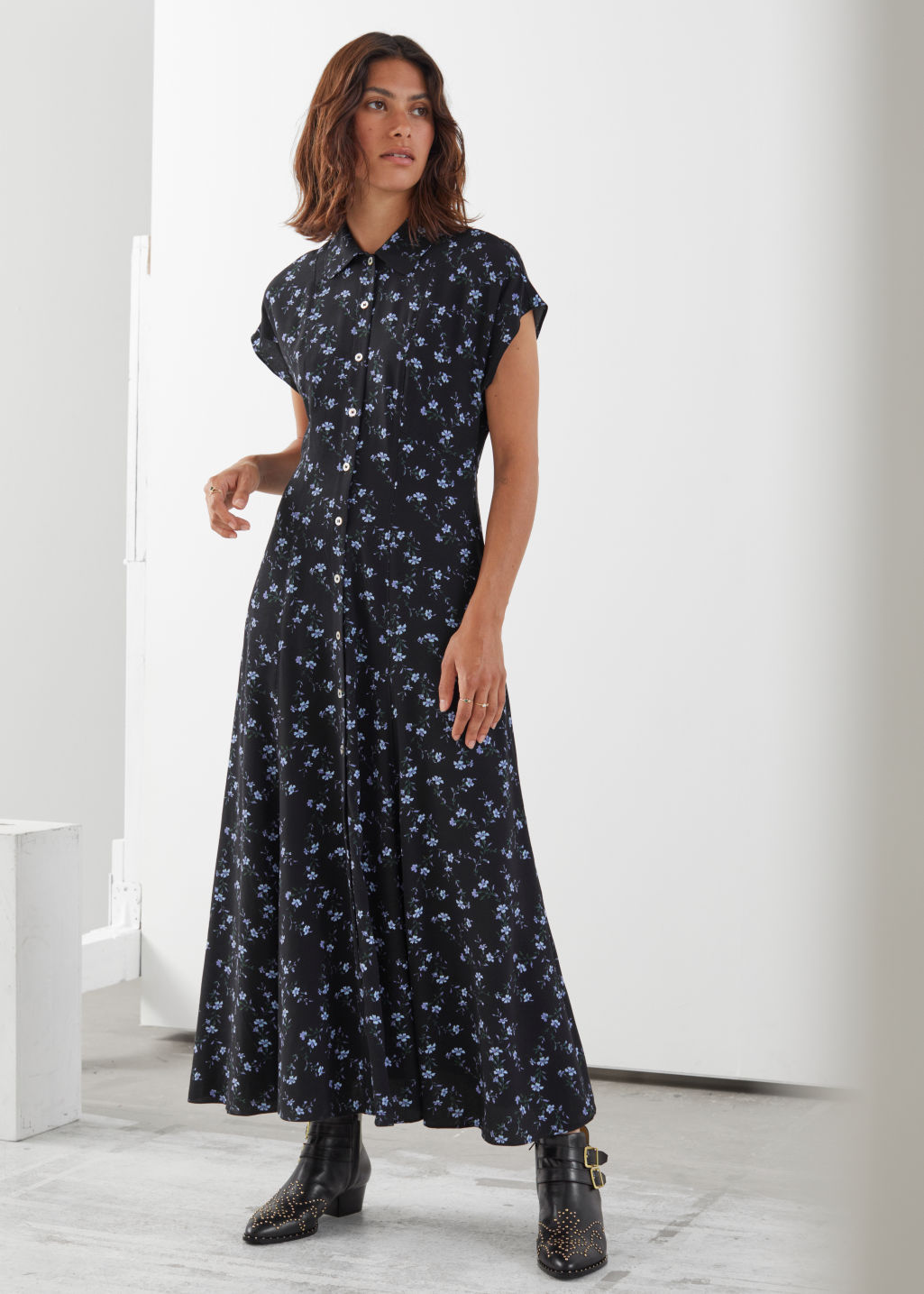 Relaxed Midi Shirt Dress - Black Florals - Midi dresses - & Other Stories