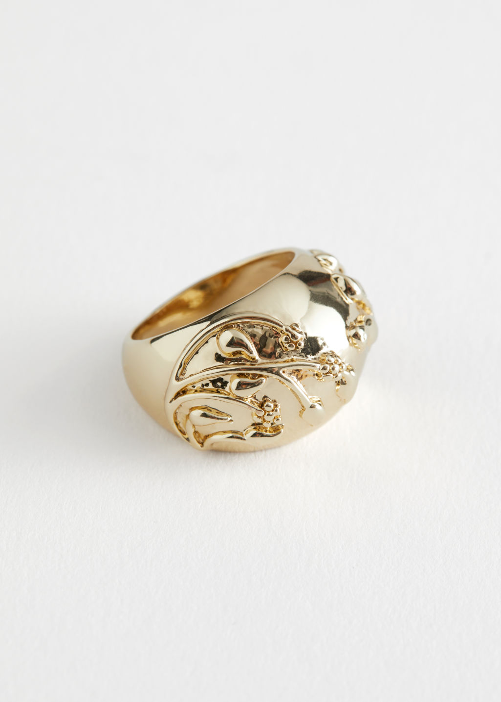 Embossed Signet Ring - Gold - Rings - & Other Stories - Click Image to Close