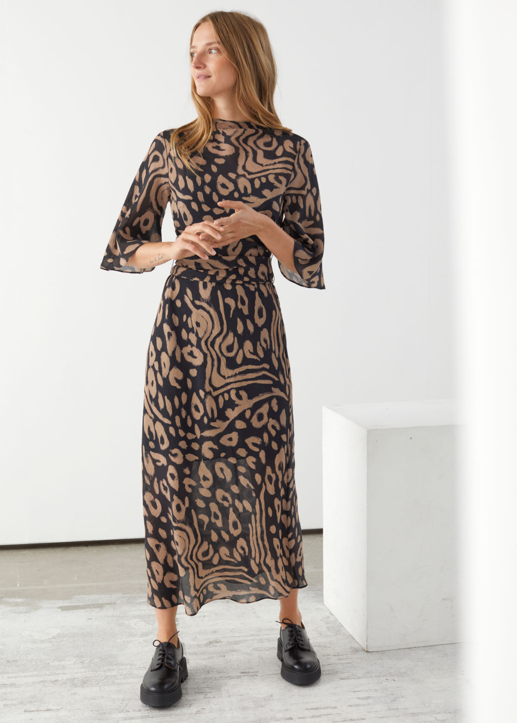 Belted Midi Print Dress - Dark Grey - Midi dresses - & Other Stories - Click Image to Close