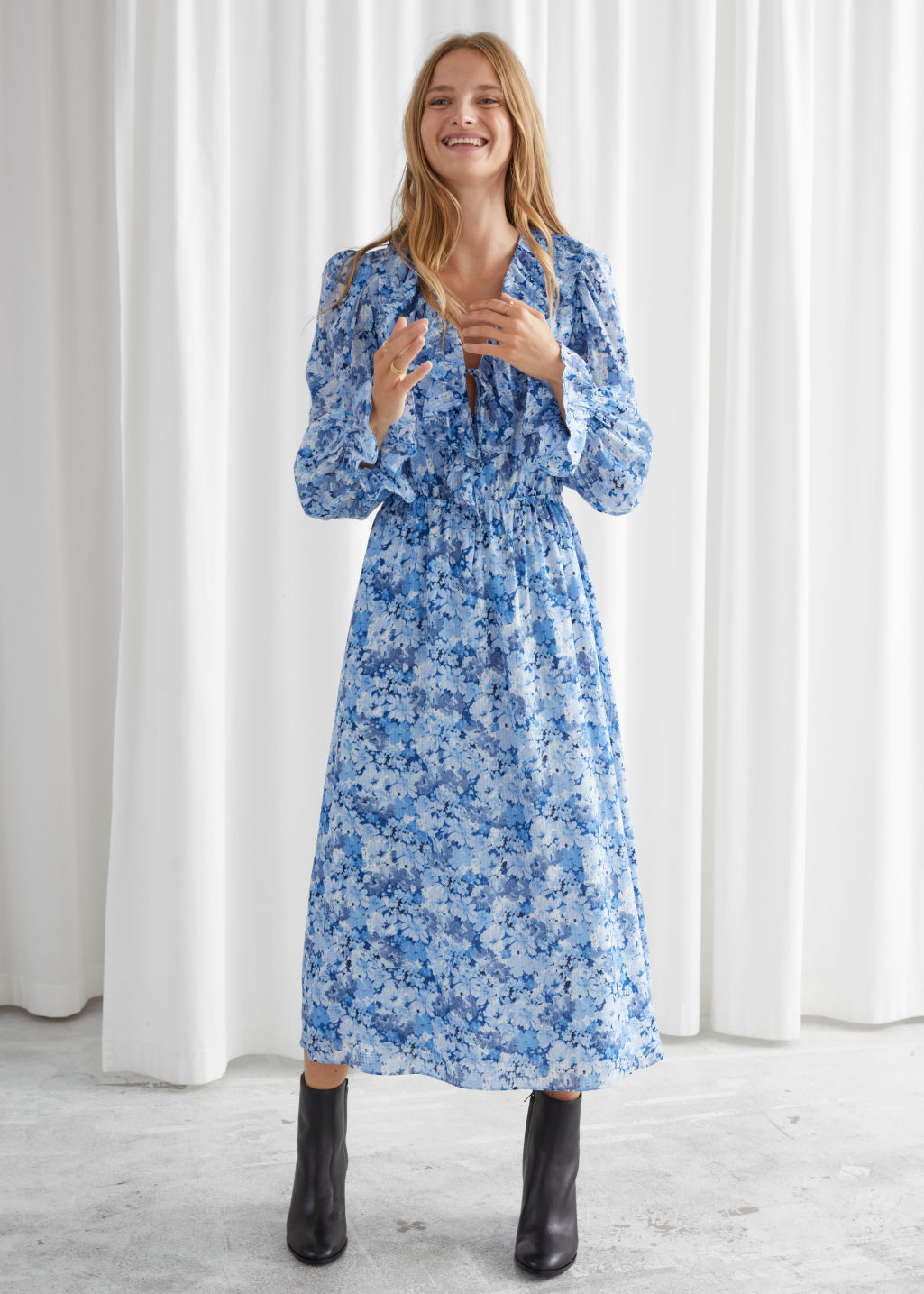 Voluminous Ruffle Midi Dress - Blue Florals - Midi dresses - & Other Stories