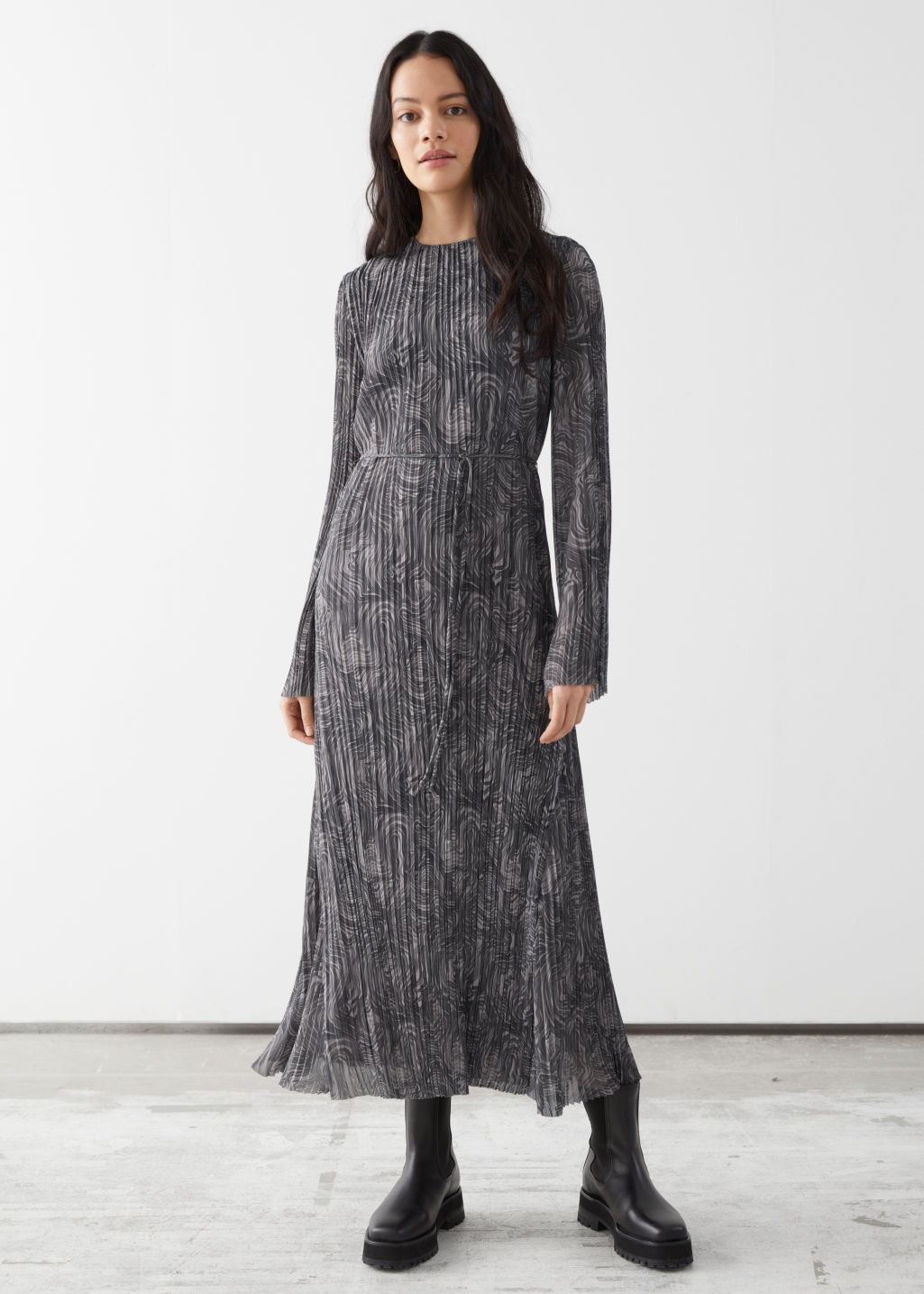 Pleated Belted Floaty Maxi Dress - Grey Print - Maxi dresses - & Other Stories